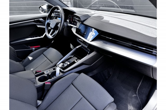 Audi A3 Limousine 35 TFSI 150PK Business edition Automaat | Cruise | B&O Audio | Virtual | €20.900,- Incl. BTW