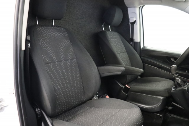 Mercedes-Benz Vito 110 CDI Lang EURO 6 - Airco - Cruise - PDC - Trekhaak - € 17.900,- Excl.