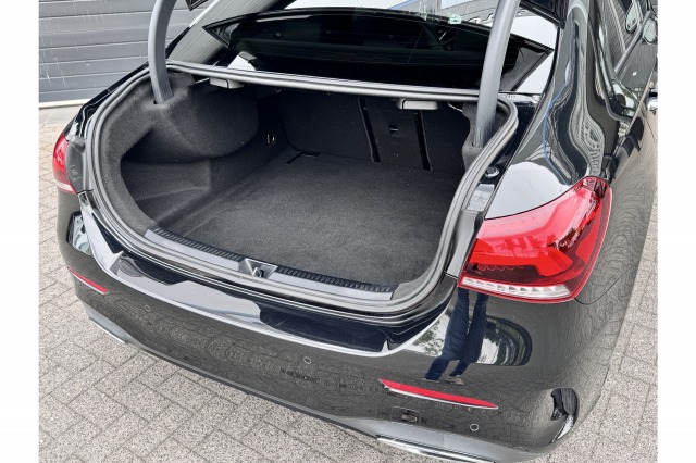 Mercedes-Benz A-Klasse 180 Business Solution AMG | Pano | Memory | Burmester | €25.900,- incl. BTW Mercedes-Benz A-Klasse 180 Business Solution AMG | Pano | Memory | Burmester | €25.900,- incl. BTW