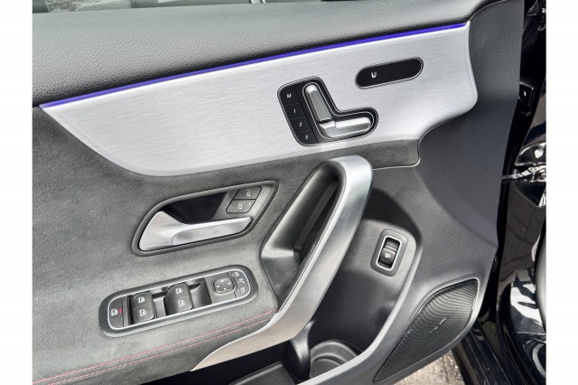 Mercedes-Benz A-Klasse 180 Business Solution AMG | Pano | Memory | Burmester | €25.900,- incl. BTW Mercedes-Benz A-Klasse 180 Business Solution AMG | Pano | Memory | Burmester | €25.900,- incl. BTW