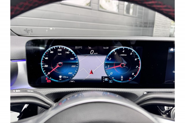 Mercedes-Benz A-Klasse 180 Business Solution AMG | Pano | Memory | Burmester | €25.900,- incl. BTW Mercedes-Benz A-Klasse 180 Business Solution AMG | Pano | Memory | Burmester | €25.900,- incl. BTW