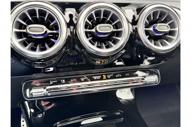Mercedes-Benz A-Klasse 180 Business Solution AMG | Pano | Memory | Burmester | €25.900,- incl. BTW Mercedes-Benz A-Klasse 180 Business Solution AMG | Pano | Memory | Burmester | €25.900,- incl. BTW