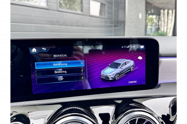 Mercedes-Benz A-Klasse 180 Business Solution AMG | Pano | Memory | Burmester | €25.900,- incl. BTW Mercedes-Benz A-Klasse 180 Business Solution AMG | Pano | Memory | Burmester | €25.900,- incl. BTW
