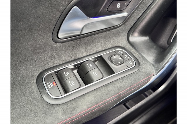 Mercedes-Benz A-Klasse 180 Business Solution AMG | Pano | Memory | Burmester | €25.900,- incl. BTW Mercedes-Benz A-Klasse 180 Business Solution AMG | Pano | Memory | Burmester | €25.900,- incl. BTW