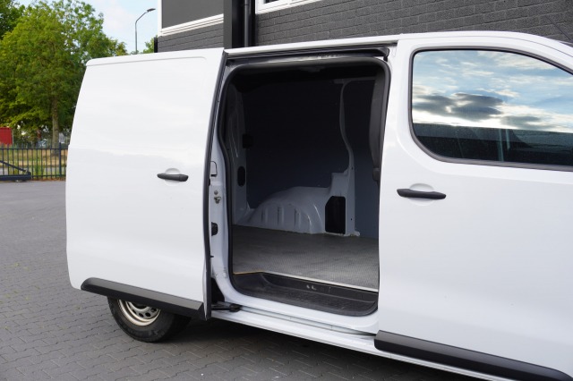 Opel Vivaro 2.0 L2 145PK EURO 6 - Airco - Navi - Cruise - €17.900,- Excl.