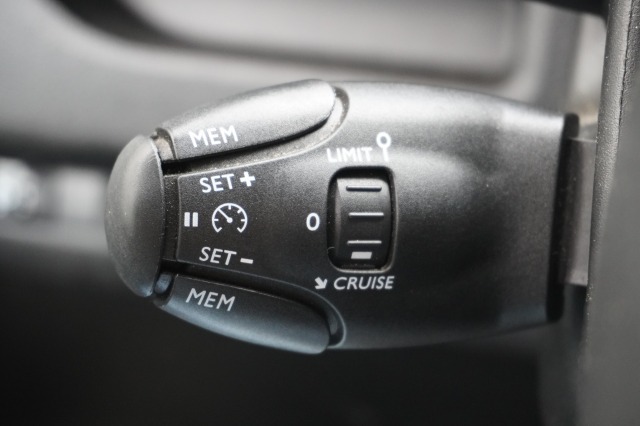 Opel Vivaro 2.0 L2 145PK EURO 6 - Airco - Navi - Cruise - €17.900,- Excl.