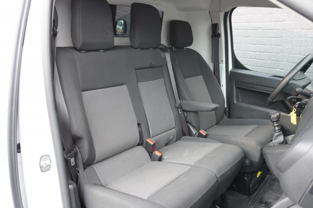 Opel Vivaro 2.0 L2 145PK EURO 6 - Airco - Navi - Cruise - €17.900,- Excl.