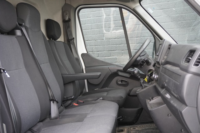 Renault Master 2.3 dCi 150PK L2H2 EURO 6 - Airco - Navi - Cruise - €14.950,- Excl. Renault Master 2.3 dCi 150PK L2H2 EURO 6 - Airco - Navi - Cruise - €14.950,- Excl.