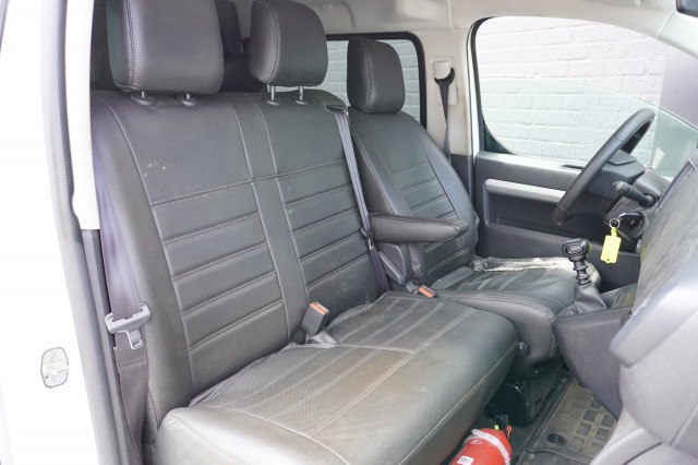 Opel Vivaro 2.0 CDTI 120PK L3 Dubbele Cabine EURO 6 - Airco - Navi - Cruise - €15.900,- Excl. Opel Vivaro 2.0 CDTI 120PK L3 Dubbele Cabine EURO 6 - Airco - Navi - Cruise - €15.900,- Excl.