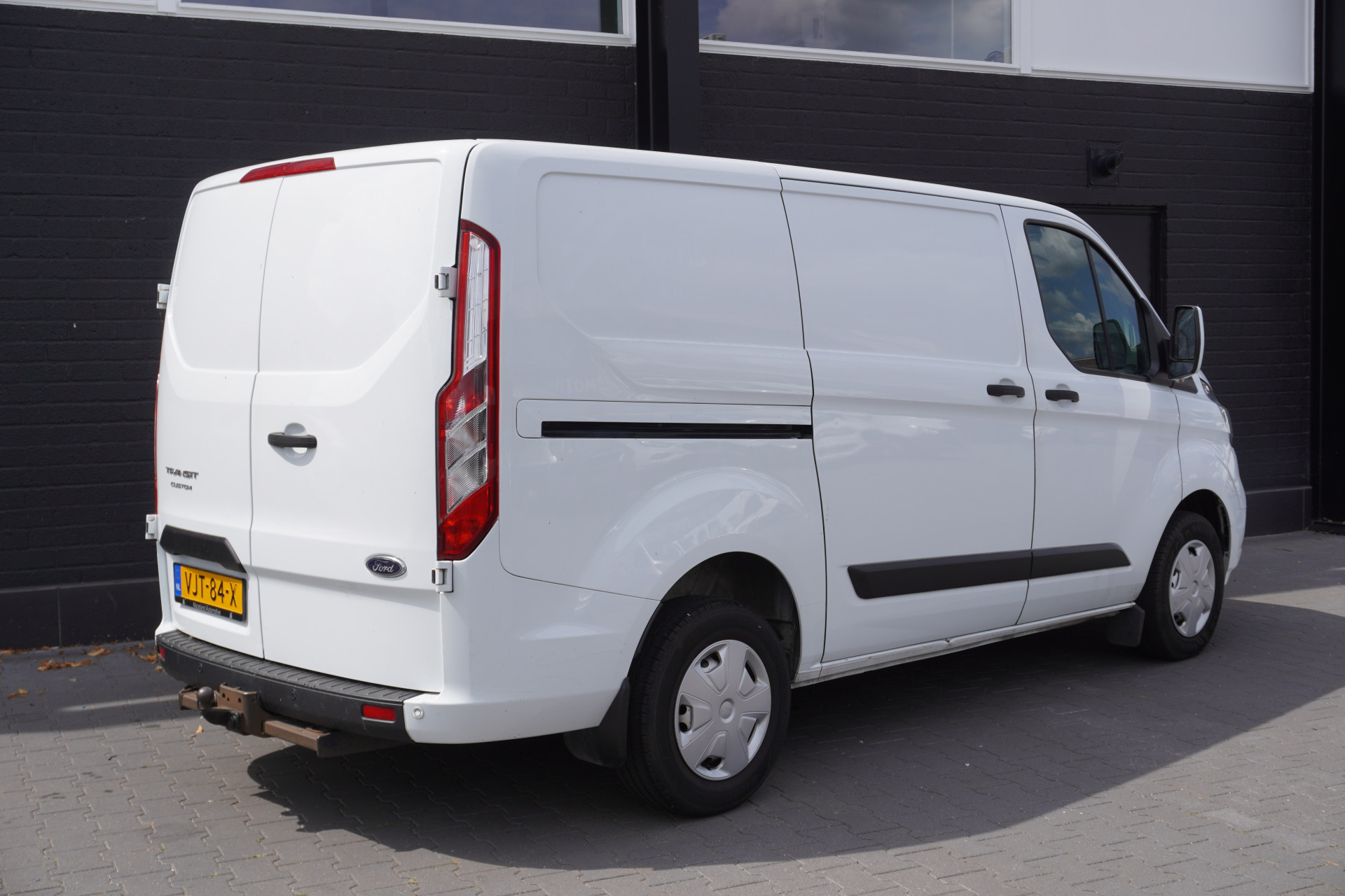 Ford Transit Custom 2.0 TDCI EURO 6 - Airco - Cruise - PDC - € 12.950,- Excl.