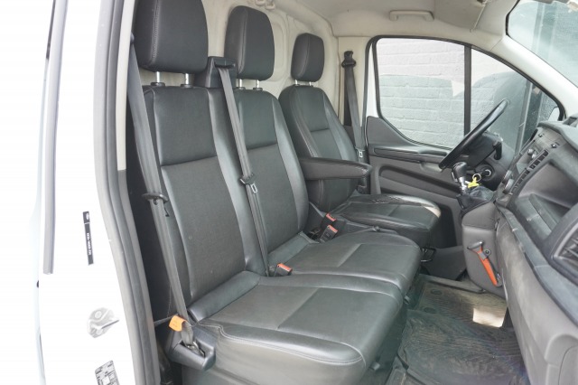 Ford Transit Custom 2.0 TDCI EURO 6 - Airco - Cruise - PDC - € 12.950,- Excl.