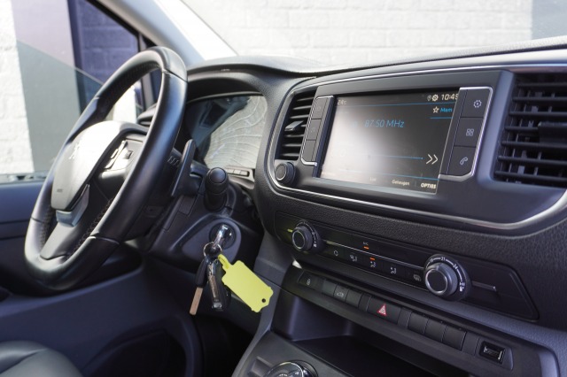Peugeot Expert 2.0 BlueHDI L2 145PK AUTOMAAT EURO 6 - Airco - PDC - Camera - €16.900,- Excl. Peugeot Expert 2.0 BlueHDI L2 145PK AUTOMAAT EURO 6 - Airco - PDC - Camera - €16.900,- Excl.
