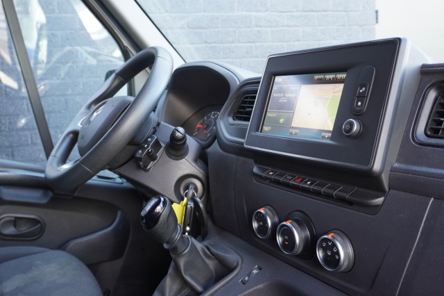 Renault Master 2.3 dCi L2H2 EURO 6 - Airco - Navi - Cruise - €14.499,- Excl. Renault Master 2.3 dCi L2H2 EURO 6 - Airco - Navi - Cruise - €14.499,- Excl.