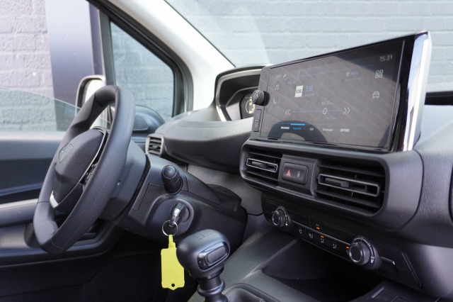 Peugeot Partner 1.5 BlueHDi 102PK L2 EURO 6 - Airco - Cruise - Camera - €16.950,- Excl. Peugeot Partner 1.5 BlueHDi 102PK L2 EURO 6 - Airco - Cruise - Camera - €16.950,- Excl.