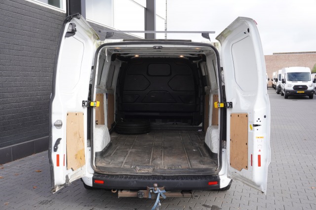Ford Transit Custom 2.0 TDCI 130PK L2 EURO 6 - Airco - Navi - Cruise - €12.950,- Excl. Ford Transit Custom 2.0 TDCI 130PK L2 EURO 6 - Airco - Navi - Cruise - €12.950,- Excl.