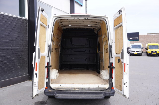 Volkswagen Crafter 2.0 TDI 140PK L3H3 4Motion EURO 6 - Airco - PDC - €21.950,- Excl.