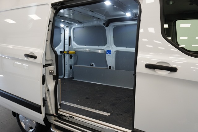 Ford Transit Custom 2.0 TDCI EURO 6 - Airco - Navi - Cruise - €13.900,- Excl. Ford Transit Custom 2.0 TDCI EURO 6 - Airco - Navi - Cruise - €13.900,- Excl.
