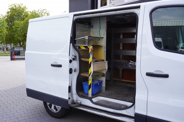 Renault Trafic 2.0 dCi 110PK EURO 6 - Airco - Navi - Cruise - €13.499,- Excl. Renault Trafic 2.0 dCi 110PK EURO 6 - Airco - Navi - Cruise - €13.499,- Excl.