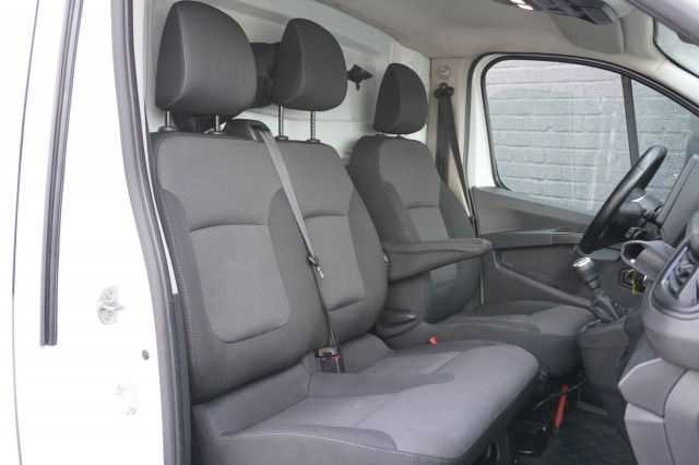 Renault Trafic 2.0 dCi 110PK EURO 6 - Airco - Navi - Cruise - €13.499,- Excl. Renault Trafic 2.0 dCi 110PK EURO 6 - Airco - Navi - Cruise - €13.499,- Excl.