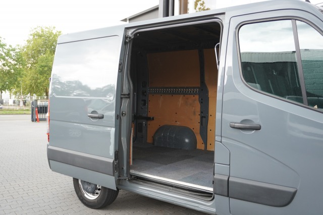 Renault Master 2.3 dCi 135PK EURO 6 - Airco - Navi - Cruise - €14.900,- Excl.