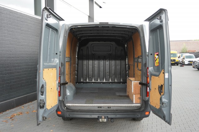 Renault Master 2.3 dCi 135PK EURO 6 - Airco - Navi - Cruise - €14.900,- Excl.