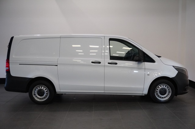Mercedes-Benz Vito 110 CDI Lang EURO 6 - Airco - Cruise - Trekhaak - €15.900,- Excl. Mercedes-Benz Vito 110 CDI Lang EURO 6 - Airco - Cruise - Trekhaak - €15.900,- Excl.