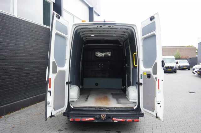 Volkswagen Crafter 2.0 TDI 170PK L3H3 Automaat EURO 6 - Airco - Navi - Cruise - €18.900,- Excl. Volkswagen Crafter 2.0 TDI 170PK L3H3 Automaat EURO 6 - Airco - Navi - Cruise - €18.900,- Excl.
