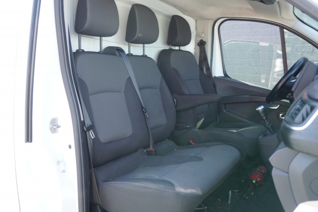Renault Trafic 2.0 dCi 130PK EURO 6 Airco - Navi - Cruise - €15.950,- Excl. Renault Trafic 2.0 dCi 130PK EURO 6 Airco - Navi - Cruise - €15.950,- Excl.