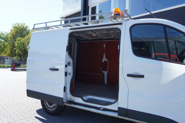 Renault Trafic 2.0 dCi 130PK EURO 6 Airco - Navi - Cruise - €15.950,- Excl. Renault Trafic 2.0 dCi 130PK EURO 6 Airco - Navi - Cruise - €15.950,- Excl.