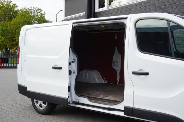 Renault Trafic 2.0 dCi 110PK L2 EURO 6 - Airco - Navi - Cruise - €16.900,- Excl.