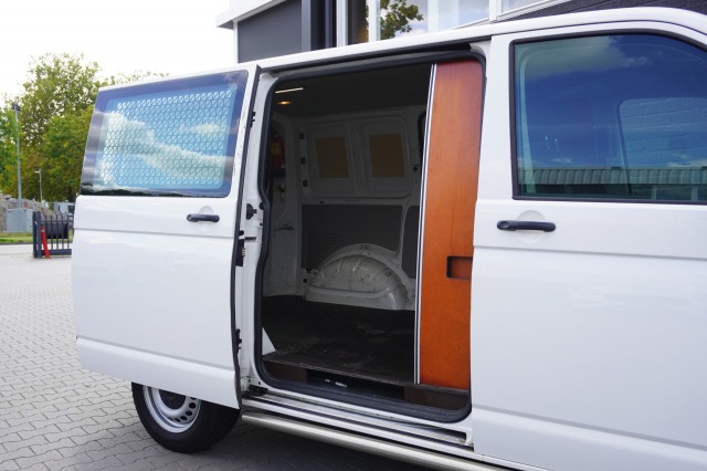 Volkswagen Transporter 2.0 TDI Dubbele Schuifdeur EURO 6 - Airco - Navi - Cruise - €11.950,- Excl. Volkswagen Transporter 2.0 TDI Dubbele Schuifdeur EURO 6 - Airco - Navi - Cruise - €11.950,- Excl.