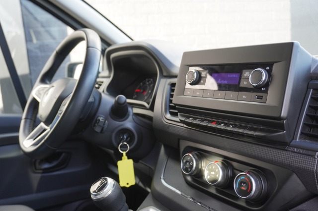 Renault Trafic 2.0 dCi L2 Dubbele Cabine EURO 6 - Airco - Cruise - Carkit - €23.950,- Excl. Renault Trafic 2.0 dCi L2 Dubbele Cabine EURO 6 - Airco - Cruise - Carkit - €23.950,- Excl.