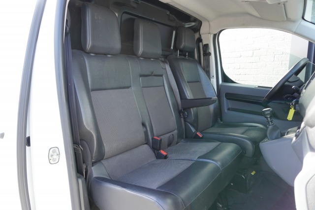 Toyota ProAce Worker 2.0 D-4D L3 122PK EURO 6 - Airco - Cruise - Trekhaak - €15.900,- Excl. Toyota ProAce Worker 2.0 D-4D L3 122PK EURO 6 - Airco - Cruise - Trekhaak - €15.900,- Excl.