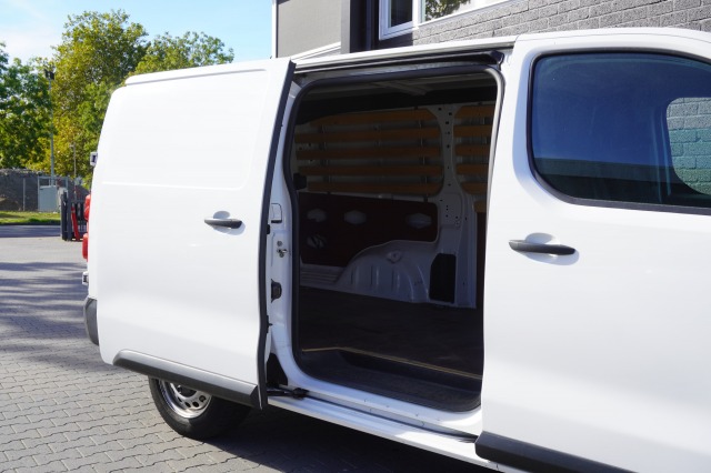 Toyota ProAce Worker 2.0 D-4D L3 122PK EURO 6 - Airco - Cruise - Trekhaak - €15.900,- Excl. Toyota ProAce Worker 2.0 D-4D L3 122PK EURO 6 - Airco - Cruise - Trekhaak - €15.900,- Excl.