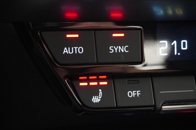 Audi A3 Sportback 35 TFSI 150PK Business edition Automaat 12MND garantie | Pano | Camera | Navi | Stoelverw. | €23.900,- incl. BTW Audi A3 Sportback 35 TFSI 150PK Business edition Automaat 12MND garantie | Pano | Camera | Navi | Stoelverw. | €23.900,- incl. BTW