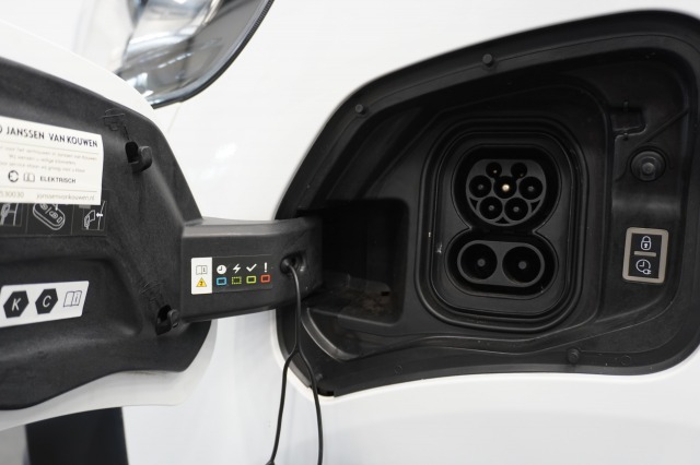 Opel Vivaro-e L3 Edition 136PK 75 kWh - Airco - Navi - PDC - SOH 100% - €22.900,- Excl.