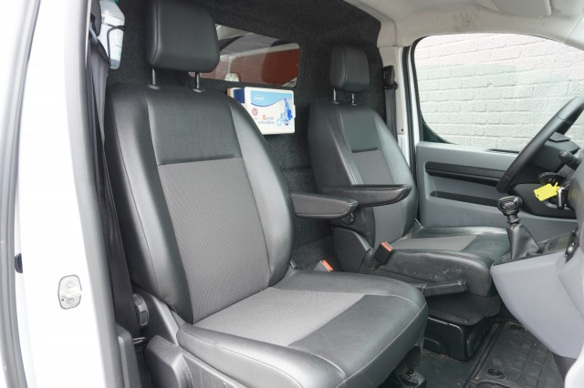 Citroën Jumpy 1.5 BlueHDI L2 EURO 6 - Airco - Cruise - PDC - €10.900,- Excl. Citroën Jumpy 1.5 BlueHDI L2 EURO 6 - Airco - Cruise - PDC - €10.900,- Excl.