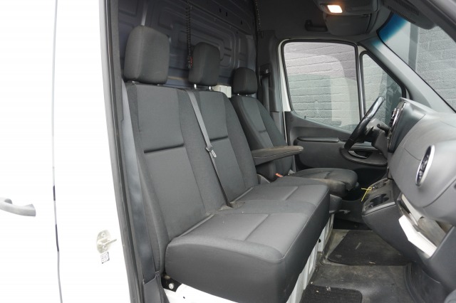 Mercedes-Benz Sprinter 317 1.9 CDI 3500KG L2H2 - Airco - Navi - Cruise - €23.900,- Excl.