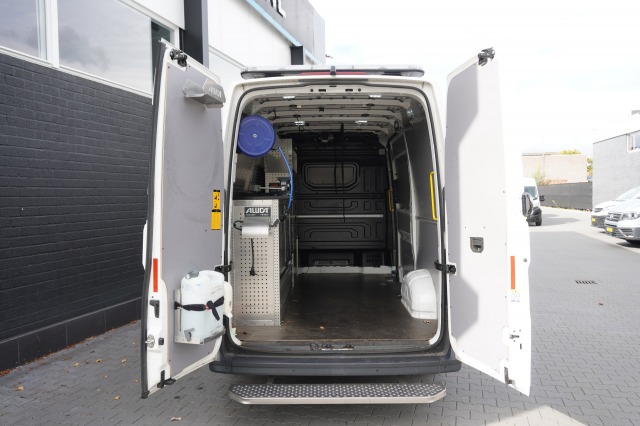 Volkswagen Crafter 2.0 TDI L3H3 140PK EURO 6 - Airco - Cruise - PDC - €19.900,- Excl. Volkswagen Crafter 2.0 TDI L3H3 140PK EURO 6 - Airco - Cruise - PDC - €19.900,- Excl.