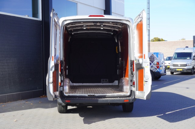 Ford Transit 2.0 TDCI 130PK L2H2 MHEV EURO 6 - Airco - Navi - Cruise - €14.950,- Excl. Ford Transit 2.0 TDCI 130PK L2H2 MHEV EURO 6 - Airco - Navi - Cruise - €14.950,- Excl.