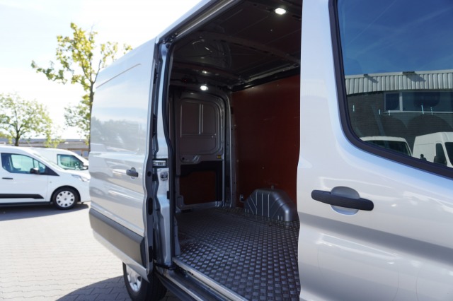 Ford Transit 2.0 TDCI 130PK L2H2 MHEV EURO 6 - Airco - Navi - Cruise - €14.950,- Excl. Ford Transit 2.0 TDCI 130PK L2H2 MHEV EURO 6 - Airco - Navi - Cruise - €14.950,- Excl.