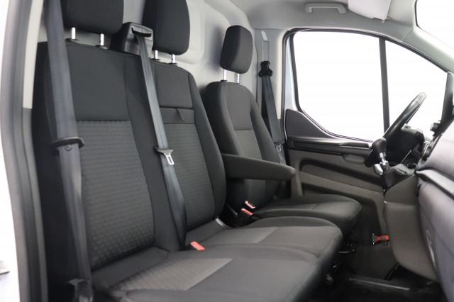 Ford Transit Custom 2.0 TDCI L2 130PK EURO 6 - Airco - Cruise - PDC - €13.950,- Excl.