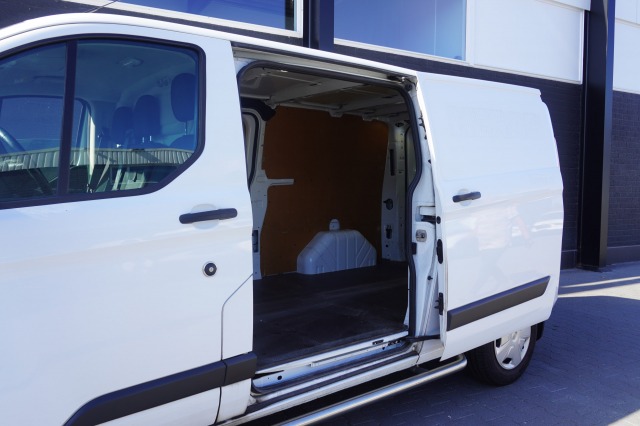 Ford Transit Custom 2.0 TDCI L2 130PK 2x Schuifdeur EURO 6 - Airco - Navi - Cruise - €13.900,- Ford Transit Custom 2.0 TDCI L2 130PK 2x Schuifdeur EURO 6 - Airco - Navi - Cruise - €13.900,-