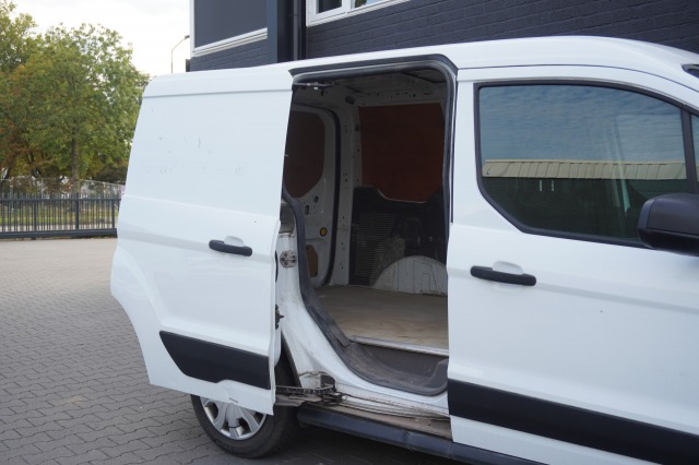 Ford Transit Connect 1.5 EcoBlue EURO 6 - Airco - Carkit - Trekhaak - €12.499,- Excl. Ford Transit Connect 1.5 EcoBlue EURO 6 - Airco - Carkit - Trekhaak - €12.499,- Excl.