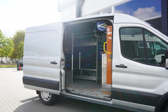 Ford Transit 2.0 TDCI 130PK L2H2 AUTOMAAT EURO 6 - Airco - Navi - Cruise - €21.950,- Excl.