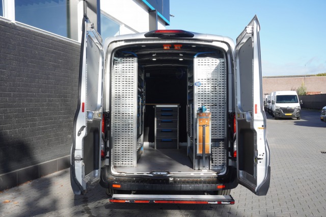 Ford Transit 2.0 TDCI L2H2 AUTOMAAT 130PK EURO 6 - Airco - Navi - Cruise - €21.950,- Excl.