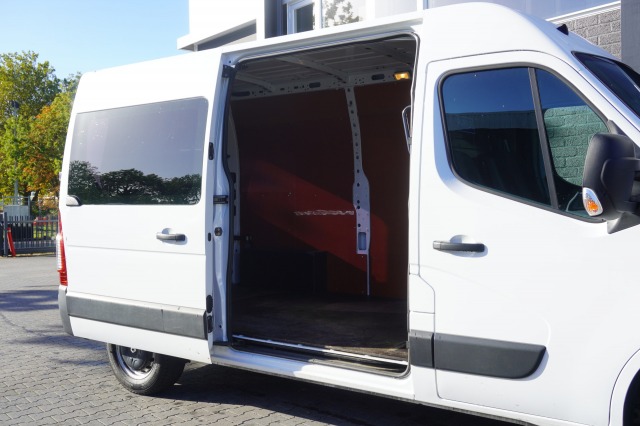 Renault Master 2.3 dCi 150PK L2H2 EURO 6 - Airco - Navi - Cruise - €15.900,- Excl.