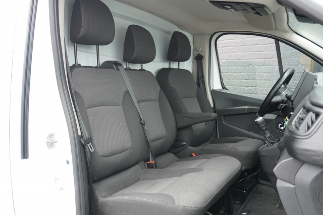 Renault Trafic 2.0 Blue dCi 130PK EURO 6 - Airco - Navi - Cruise - €16.900,- Excl. Renault Trafic 2.0 Blue dCi 130PK EURO 6 - Airco - Navi - Cruise - €16.900,- Excl.
