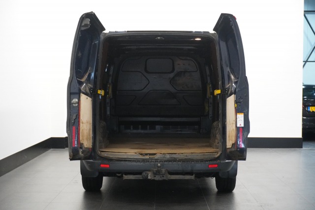 Ford Transit Custom 310 2.2 TDCI L2 - Airco - Cruise - Trekhaak - €3.950,- Ex. BTW Ford Transit Custom 310 2.2 TDCI L2 - Airco - Cruise - Trekhaak - €3.950,- Ex. BTW