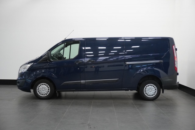 Ford Transit Custom 310 2.2 TDCI L2 - Airco - Cruise - Trekhaak - €3.950,- Ex. BTW Ford Transit Custom 310 2.2 TDCI L2 - Airco - Cruise - Trekhaak - €3.950,- Ex. BTW
